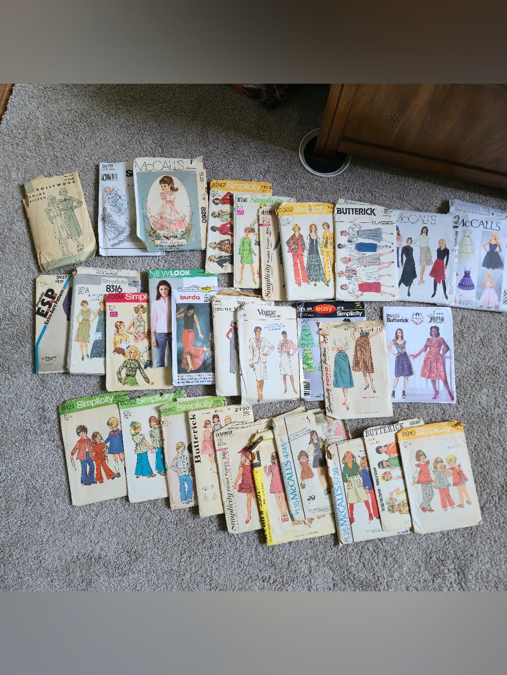 LOT OF 30 VINTAGE SEWING PATTERNS MCCALL'S BUTTERICK SIMPLICITY WOMEN